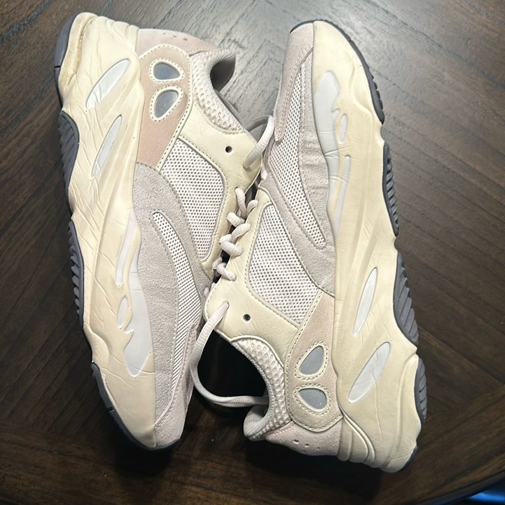 Yeezy Boost 700 V2